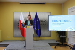Casares dice que "Cantabria est&aacute; mejor que nunca" gracias a Sanchez que est&aacute; de vacaciones