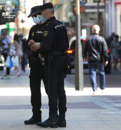 Detenido por mostrar sus genitales a dos menores y proferir insultos xen&oacute;fobos contra ellas