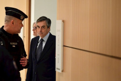 El ex primer ministro franc&eacute;s Fran&ccedil;ois Fillon, condenado a cinco a&ntilde;os por los `empleos ficticios`