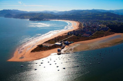 El Puntal de Laredo, en el `Top 10` de las zonas de costa en estado m&aacute;s "cr&iacute;tico" de Espa&ntilde;a, seg&uacute;n Greenpeace