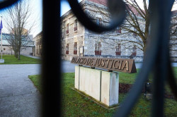 La Audiencia juzga hoy a un hombre acusado de abusar de dos ni&ntilde;as, amigas de su hija