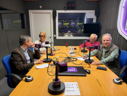 La tertulia de Claudio Acebo y los c&aacute;ntaros de leche de Leire Diez  Por Carlos Magdalena