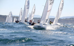 M&aacute;s de 80 barcos, algunos c&aacute;ntabros, participan en el Campeonato de Espa&ntilde;a de la Clase Snipe en el Abra (Vizcaya)