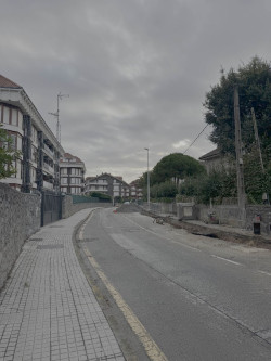 Noja inicia la renovaci&oacute;n de la calle Los Nogales con nuevo asfaltado y mobiliario y mejora de aceras