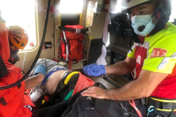 Rescatan a un trabajador con posible infarto en la senda del Nansa